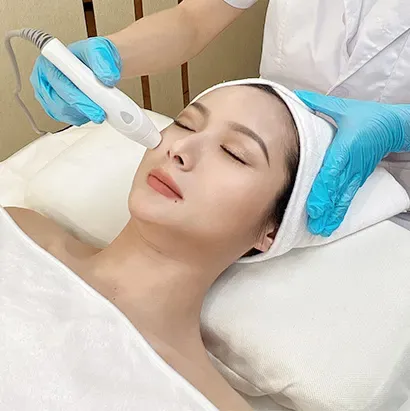 Dermabrasion vs Aquadermabrasion : Comparaison des Techniques à l&rsquo;Institut de Beauté à Strasbourg